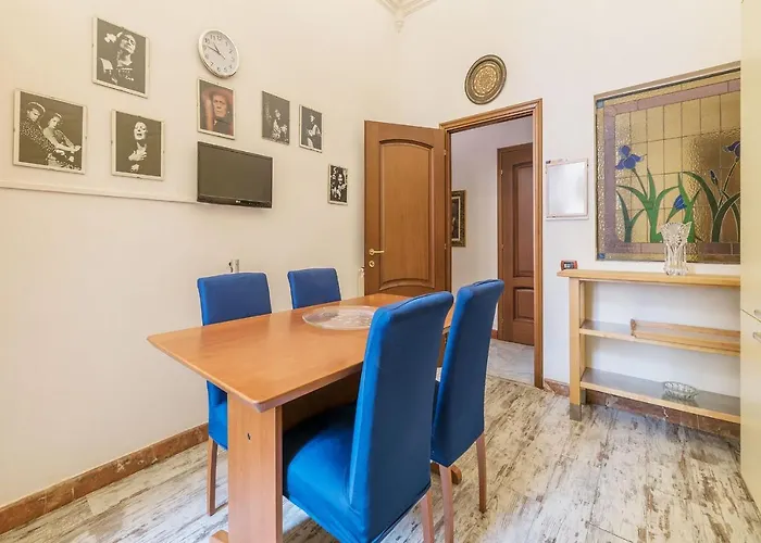 Guesthost - Piazza Vittorio Exclusive *