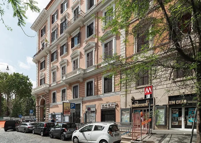 Guesthost - Piazza Vittorio Exclusive Apartment Rom